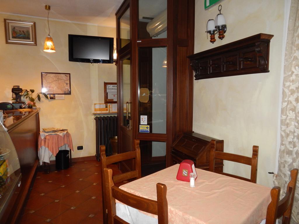 Risthotel Pizzeria Italia Godiasco Kültér fotó